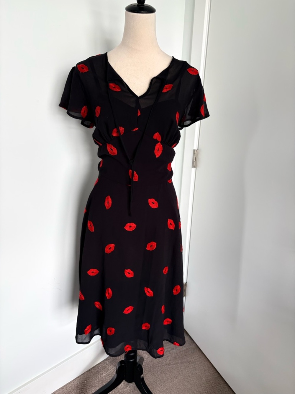 Voodoo Vixen Kiss dress - Picture 7 of 12